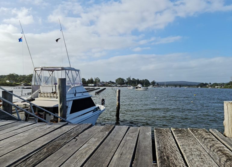 Iron Bark Estate - Jetty & Boat